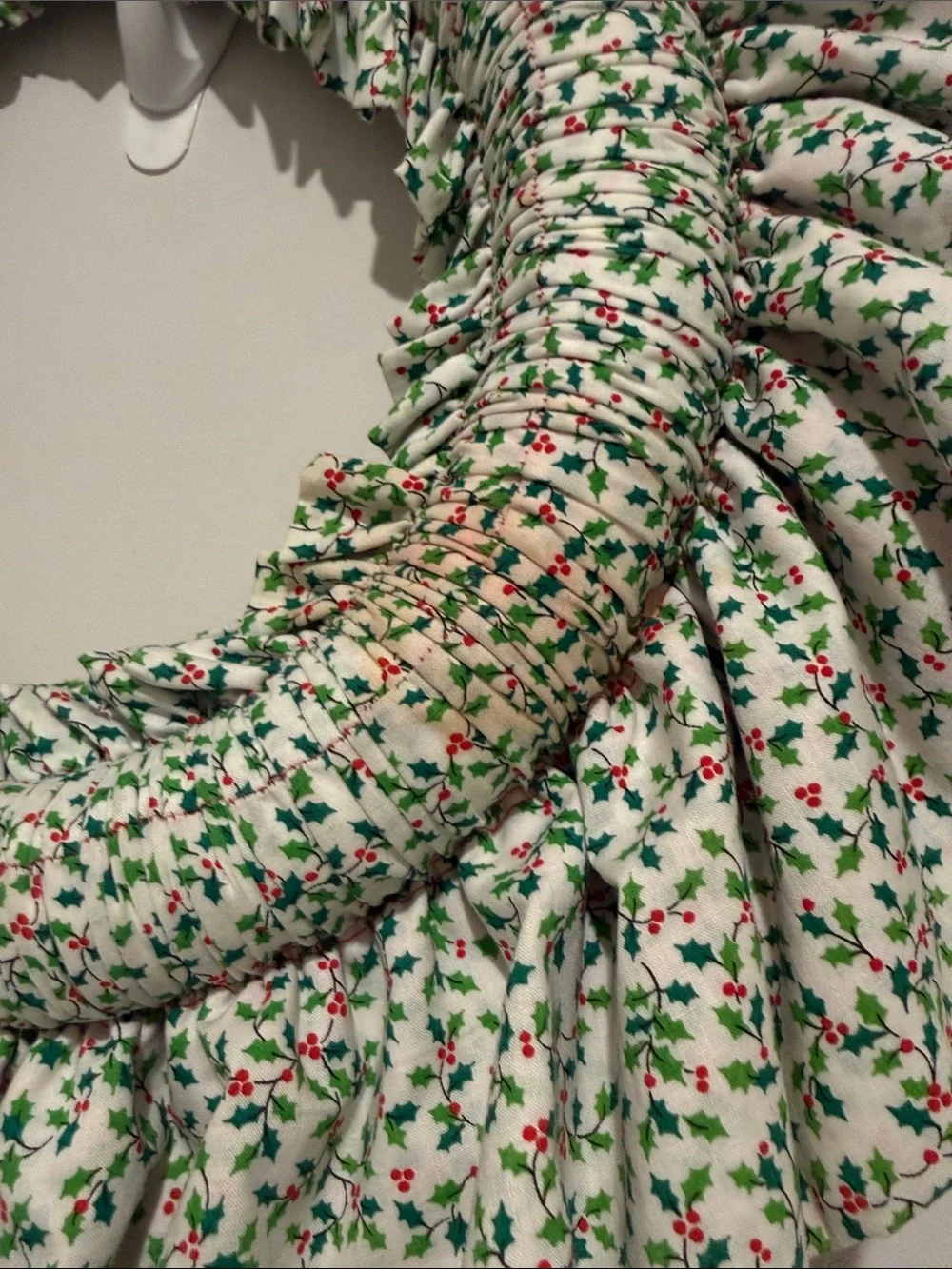 Vintage Polyester Red & Cream Floral Ruffled Bow Reef